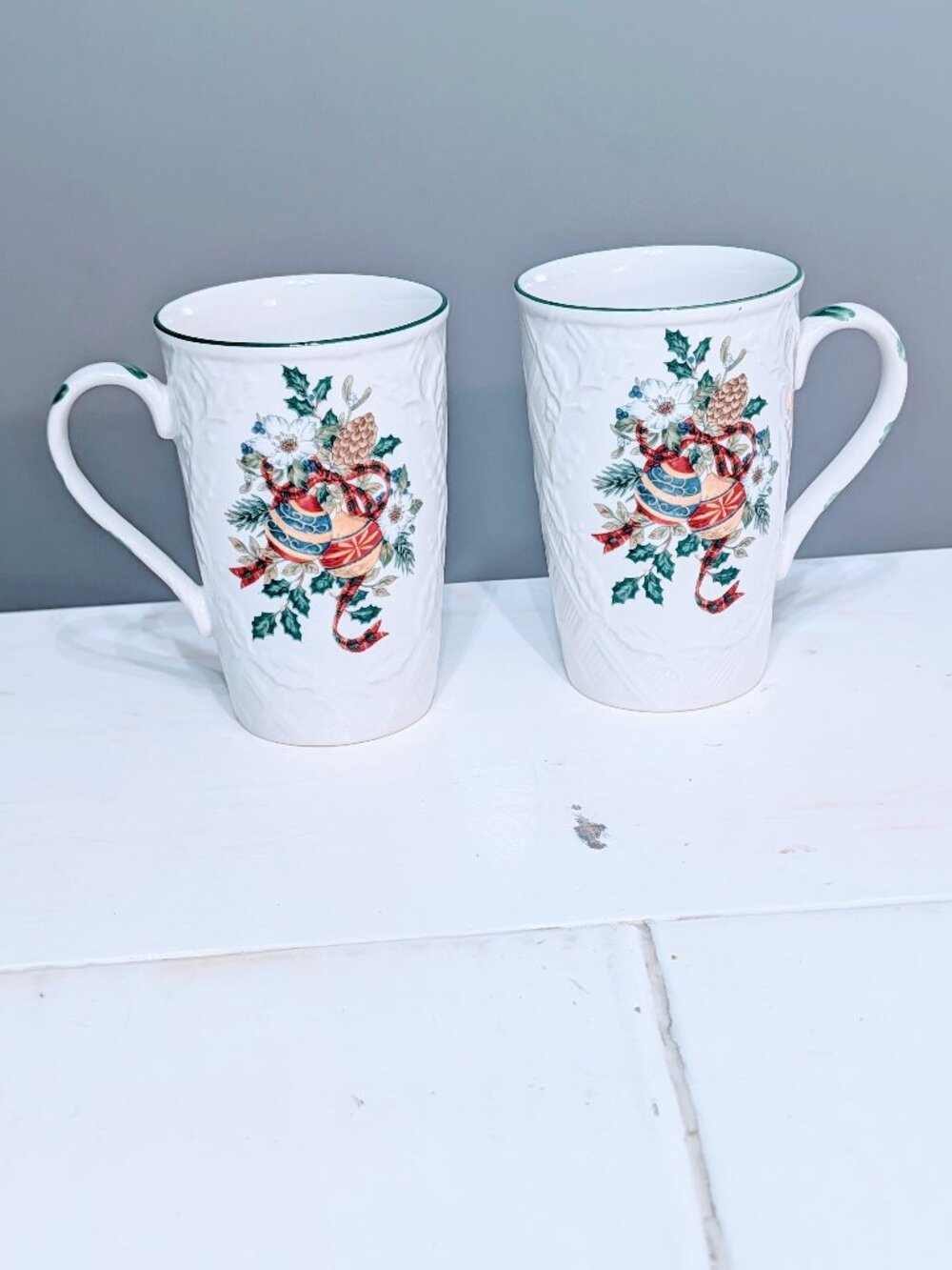 VTG Set of 2 NIB Mikasa English Countryside Festive Spirit Mugs DP005 Christmas